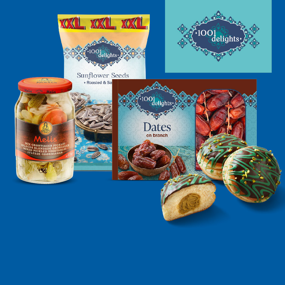 Een assortiment van producten, waaronder ingelegde groenten, zonnebloempitten, dadels en donuts, met een '1001 delights' thema.