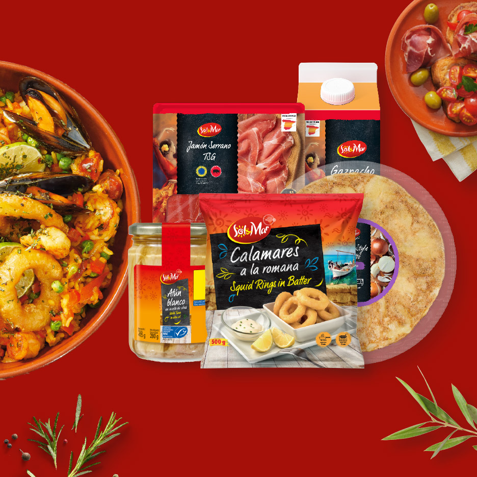 Een assortiment Spaanse producten, waaronder paella, serranoham, gazpacho, tonijn, inktvisringen en tortilla.