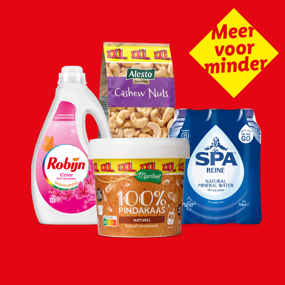 Een assortiment van huishoudelijke en voedingsproducten, waaronder wasmiddel, noten, pindakaas en mineraalwater, met de tekst 'Meer voor minder'.